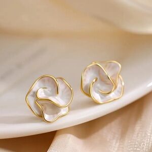 Elegant Gold and White Flower Earrings